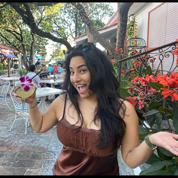 Meet your Posher, Cristie - Picture 2 of 6